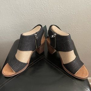 Never been worn! TOMS women Majorca cutout sandal.